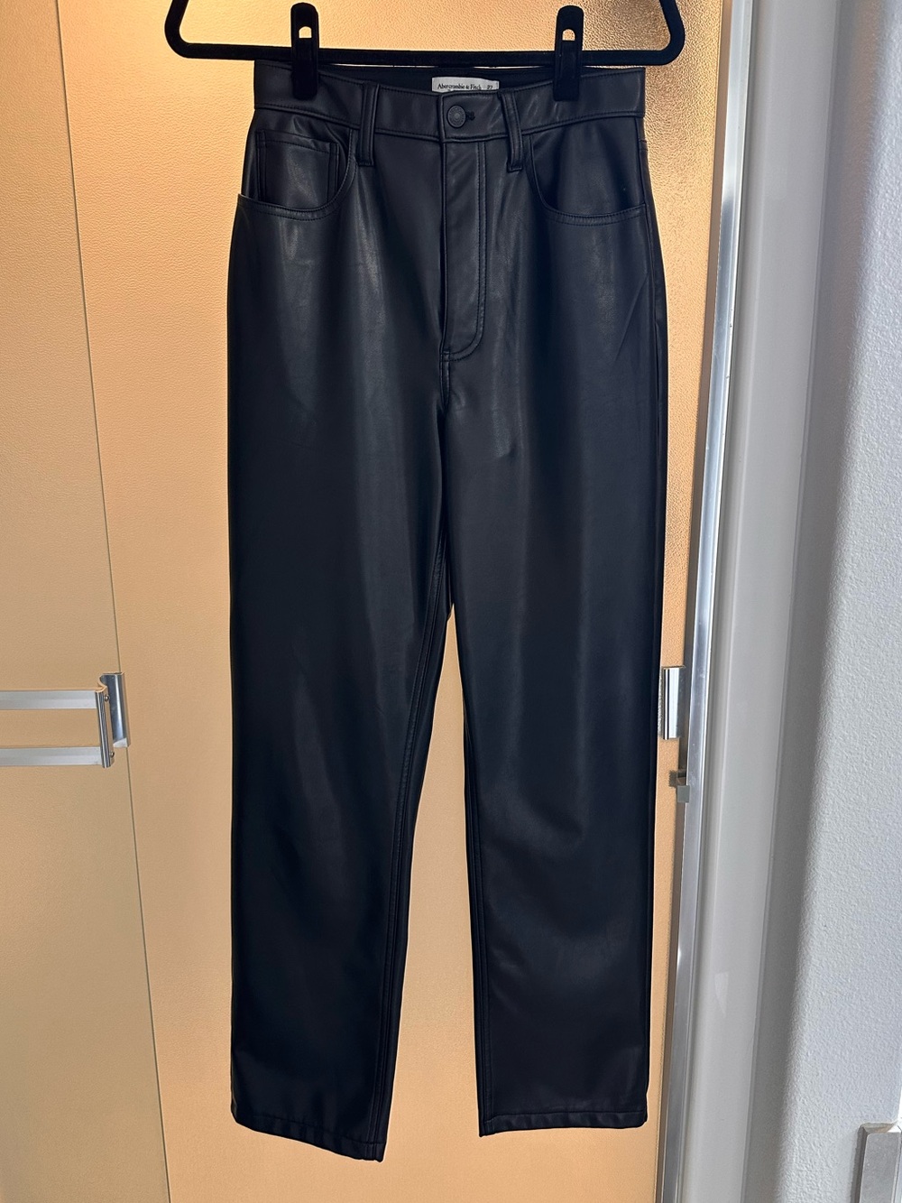 Women’s Abercrombie & Fitch Black Straight Leg Faux Leather Jeans - 27/4R